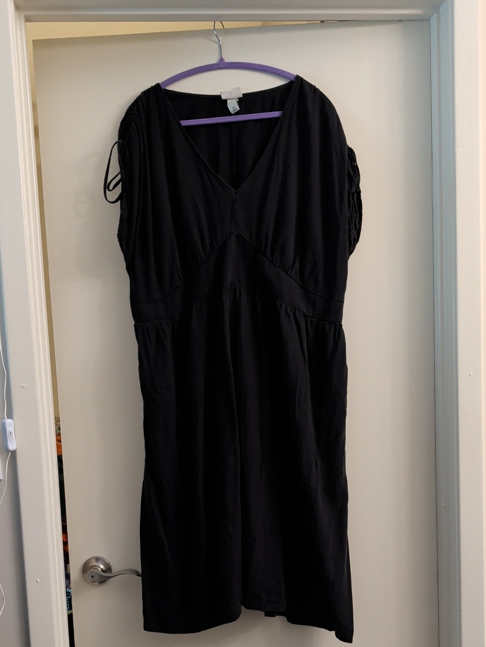 Ava & Viv Black V-Neck Midi Dress with Ruched Short Sleeves